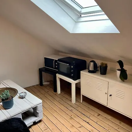 Studio Avec Acces Jardin-terrasse *